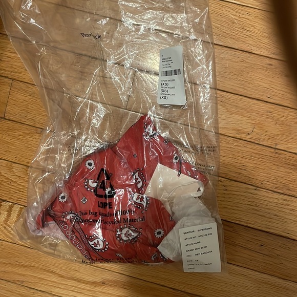 NWT Superdown Red Bandana Skirt Size XS - Picture 5 of 9